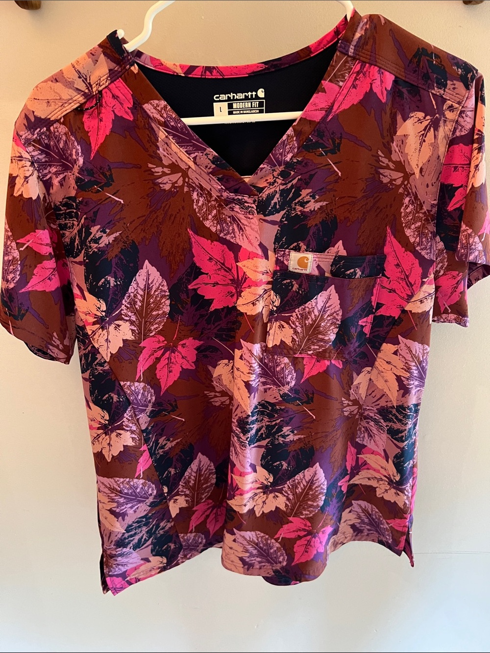 Carhartt Women’s Short Sleeve V-Neck Leaf Print Top in Pink and Brown